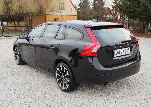 Volvo V60 cena 58500 przebieg: 184000, rok produkcji 2017 z Złotów małe 232